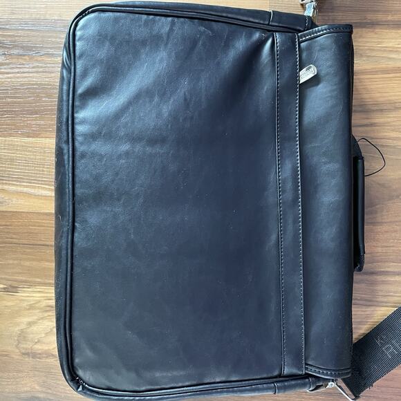 NWT Kenneth Cole Reaction Black 15.4” Screen Laptop Bag 533545GB “Bag To Differ” - Picture 2 of 8